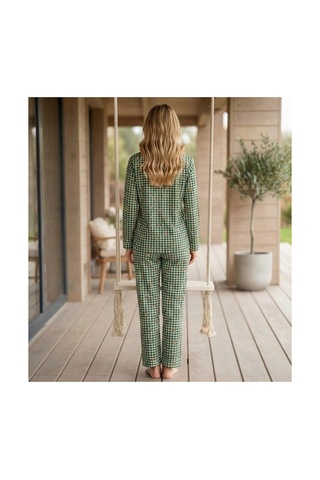 Pijamoni Kadın Süet Kumaş Önü Düğmeli Uzun Kollu Pijama Takımı Yeşil Kare Desenli