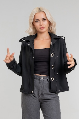 Bold & Young Kadın Viskon Polyester Likralı Kumaş Kol Ucu Toka Bantlı Kuş Gözü Aksesuarlı Çıt Çıtlı Cepli Ceket Siyah