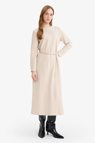 Defacto Regular Fit Bisiklet Yaka Uzun Kollu Kemerli Maxi Elbise G1885ax25wnbg387 Bej-bg387