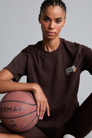 Defacto %100 Pamuk Nba Mıamı Heat Lisanslı Oversıze Baskılı Kısa Kollu Kahverengi Tişört G9465ax26smbn338 Kahve-bn338