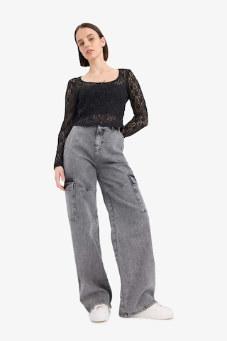 DeFacto Coool Yuvarlak Yaka Fitted Dantel Uzun Kollu Bluz E7614AX25SPBK81