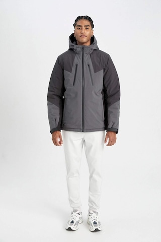 DeFactoFit Termometreli Mont Su İtici Rüzgar Geçirmez Slim Fit Dar Kesim Kapüşonlu Fermuarlı A2756AX24WNBK81