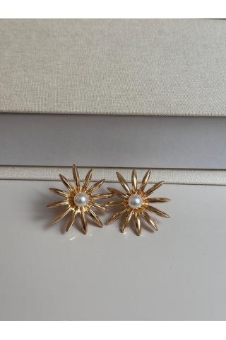 İnci Detaylı Altın Renk Çiçek Formlu Kadın Küpe Bahar Temalı Zarif Tasarım Altın