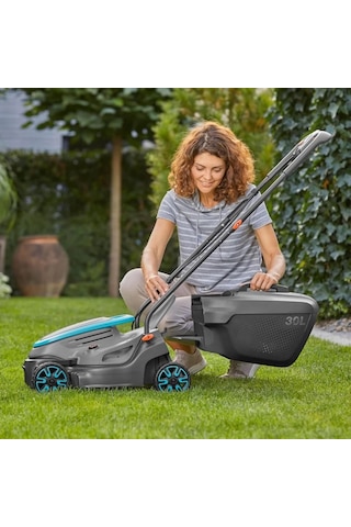 Gardena 14632-20 Akülü Çim Biçme Makinesi Powermax 32/18v P4a Set