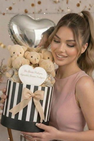 Premium Silindir Kutusunda Aynalı Ve Kalp Balonlu Peluş Taba 5li Ayıcık Buketi