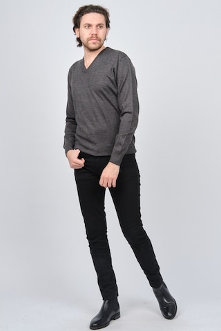 Woolen World Erkek V Yaka Desenli Yün Kazak 5597802 Füme Füme Beyaz