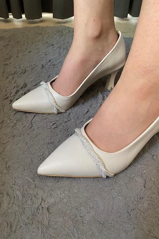 Kadın Krem Cilt Taş Detaylı Sivri Burun 7,5 Cm Topuklu Stiletto Krem