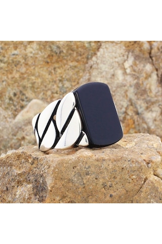 925 Ayar Gümüş Parça Detaylı Siyah Oniks Taşlı Erkek Yüzük