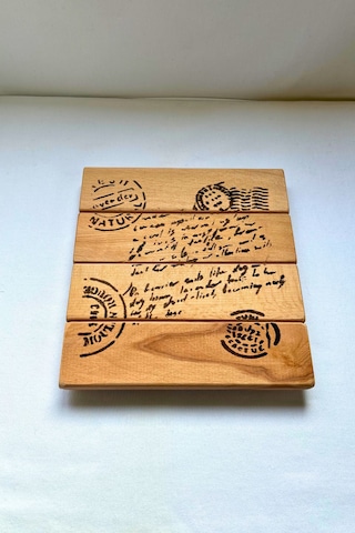 Ham Masif Ahşap Mektup Desenli El Yapımı Sunum Altlığı, Nihale