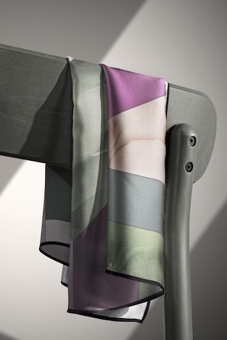 Vissona %100 Twill İpek Geometrik Desenli Gül Kurusu - Haki Renkli 90x90 Eşarp Dikim Şekli : El Dikişi Çok Renkli