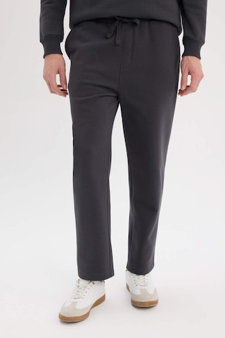 DeFacto Regular Fit Eşofman Altı İçi Polarlı Basic Düz Cepli Beli Bağcıklı Düz Paça D7836AX25SPAR214