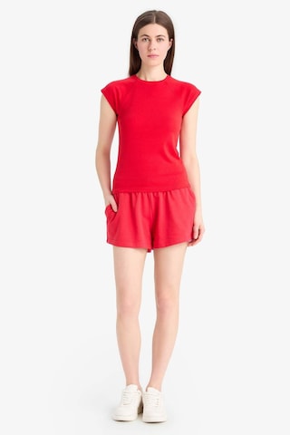 DeFacto Regular Fit Beli Bağcıklı Normal Bel Düz Paça Şort C7600AX25SMRD286 Kırmızı