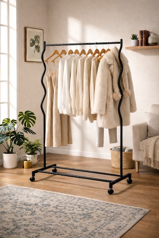 Modern Lüks Desenli Metal Tekerlekli Konfeksiyon Askılığı Kıyafet Askısı Stand Altın