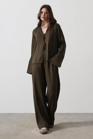 Ge Ticaret Önden Biyeli Bluz Ve Pantolon Takım - Haki Haki