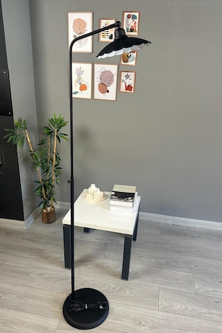 Siyah Lambader Düz Gövde Hareketli Başlık Modern Metal Oturma Odası Çalışma Odası Zemin Lambası Siyah