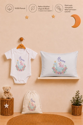 Pia Baby İsimli Kız Bebek Hediye Seti %100 Pamuk Organik Baskılı Body Yastık Kılıfı Ve Ham Bez Bebek Kıyafet Kesesi 2034bykyx Ekru