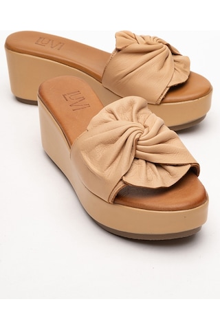 Luvishoes Luvi Shoes Jeff Koyu Bej Cilt Hakiki Deri Fiyonklu Kadın Dolgu Topuklu Terlik Koyu Bej
