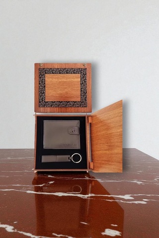 Cüzdan Ve Mat Siyah Anahtarlık Hediye Kutusu