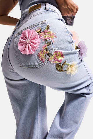 it's basic Kadın Kot Rengi 4s6-89 Straight Fit Gül Ve Nakış Detaylı Özel Tasarım Denim Jean Mavi