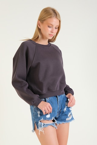 Giyim Dünyası Kadın 3 İp Şardonlu Sıfır Yaka Oversize Sweatshirt Füme 001