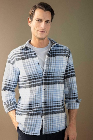 DeFacto Regular Fit Normal Kesim Kareli Oduncu Flanel Uzun Kollu Gömlek S9275AZ24AUBE524 Mavi