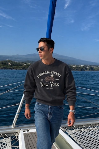 Tarz Cool Erkek Organik Pamuklu Yumuşacık Baskı Detaylı Bisiklet Yaka İçi Polarlı Sweatshirt Siyah
