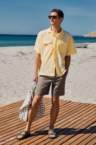 Grimelange TERO Erkek %100 Pamuk Apaj Yaka Kısa Kollu Flamlı Oxford Comfort Fit Hawaii Sarı Gömlek
