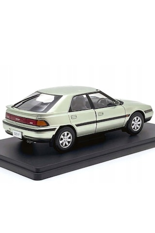 1:24 Ölçek Whitebox 1989 Mazda 323f Diecast Metal Minyatür Model Araba 10cm