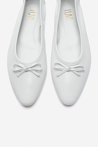 Luvishoes Umıel Beyaz Cilt Hakiki Deri Fiyonklu Kadın Babet Ayakkabı