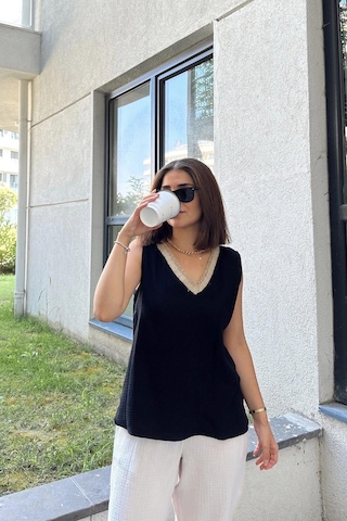 WeShaya Siyah Hasır Detaylı V Yaka, İthal Müslin Kumaş, Basic Kesim, Salaş Kolsuz Bluz & Atlet Siyah