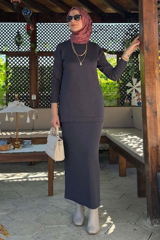 Rabia Şamlı Sezen Triko Takım Antrasit Çok Renkli