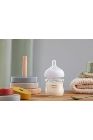 Philips Avent Doğal Tepkili Cam Biberon, 120 Ml, 0 Ay+, Akıtmaz Emzik, Kolik Ve Gaz Önleyici, Bpa İçermez, Scy930/0