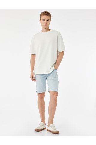 Koton Katlamalı Paça Cep Detaylı Pamuklu Slim Fit Jean Şort Açık İndigo 5sam40191nd Açık İndigo
