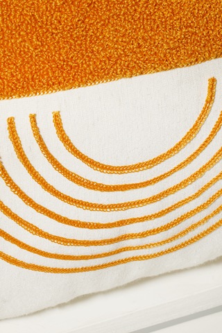 Beyaz Kumaş Punch Nakışlı Güneş Tasarımlı Dekoratif Kırlent Kılıfı 45 X 45 Cm Açık Hardal