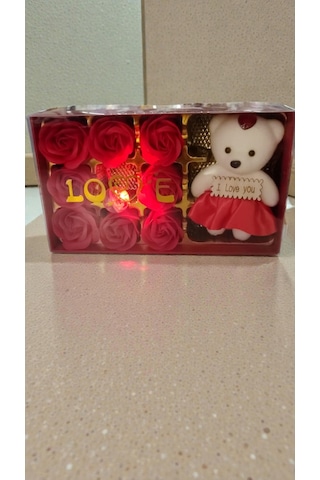 Sevgililer Gününe Özel I Love You Yazılı Asetatlı Güllü Ayıcık Kırmızı Renk Hediyelik Boyut:20 11cm