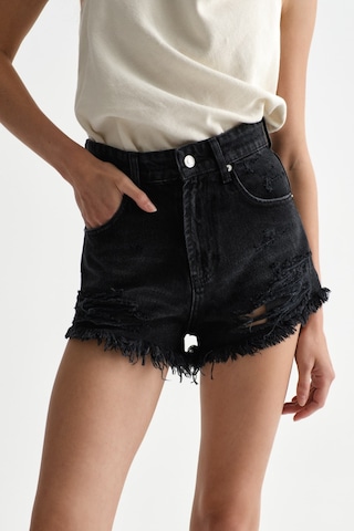 Açelyaokcu Premium Kaida Yırtık Detaylı Denim Mini Şort Siyah