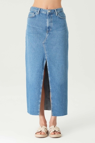 Orta Mavi Yüksek Bel Patı Fermuarlı Yırtmaçlı Etek Ucu Kesikli Maxi Jean Etek C 4532-054 Mavi