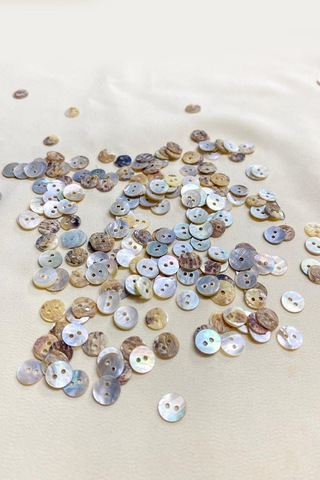 12 Boy 8 Mm Çift Delikli Düğme 20 Adet 12 Boy 8 Mm Çift Delikli Düğme 20 Adet