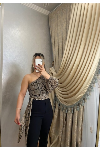 İlayla Yılan Desenli Tek Omuz Bluz Çok Renkli
