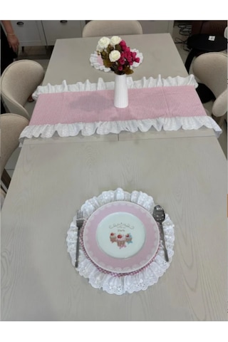 3 Parça Fisto Fırfırlı Set 2 Adet Yuvarlak Amerikan Servisi Supla + 1 Adet Fırfırlı Runner Pembe