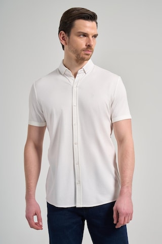 İmza Beyaz Kısa Kol Düz Örme İtalyan Yaka Düğmeli Cepsiz Pamuklu Classic Slim Fit Gömlek 1004250156 600 Beyaz