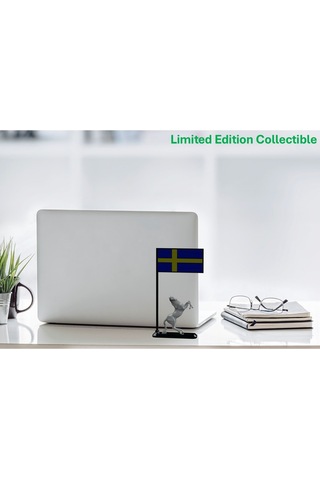 İsveç Bayrağı Temalı Masa Dekoru Şaha Kalkmış At Figürlü 3d Baskı