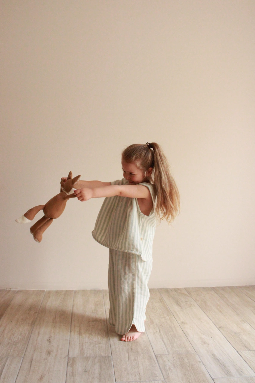 Yeşil Çizgili Sırt Detaylı Müslin Takım Yeşil