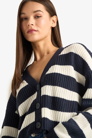 Defacto Regular Fit V Yaka Hırka Z8539az25wnnv207 Lacivert