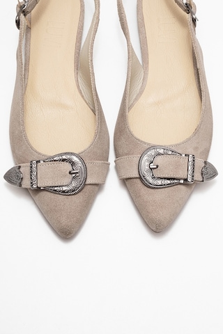 Dorothy Bej Süet Hakiki Deri Tokalı Sivri Burunlu Kadın Sandalet Süet Bej