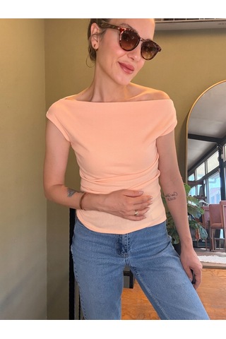 Ali Butik Kavun İçi Geniş Yaka Tişört