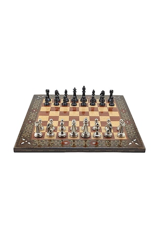 Gifthome Premium Black Metal Klasik Satranç Takımı Ve El İmali Masif Ahşap Düz Gül Tahtası 45x45x2 Cm.