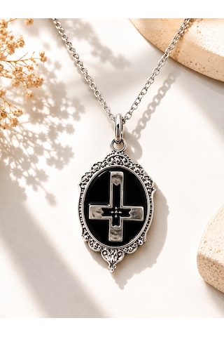 Ters Haç Sembollü Gotik Kolye Siyah Vintage Çerçeveli Unisex Alternatif Kolye Çok renkli