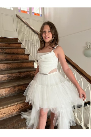 Butikhappykids Kız Askılı Beyaz Zincir Detaylı Kat Etekli Kuyruklu Abiye 10-15 Yaş Beyaz