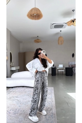 Defymoda Kadın Saten Kumaş Leopar Desenli Pantolon Beyaz